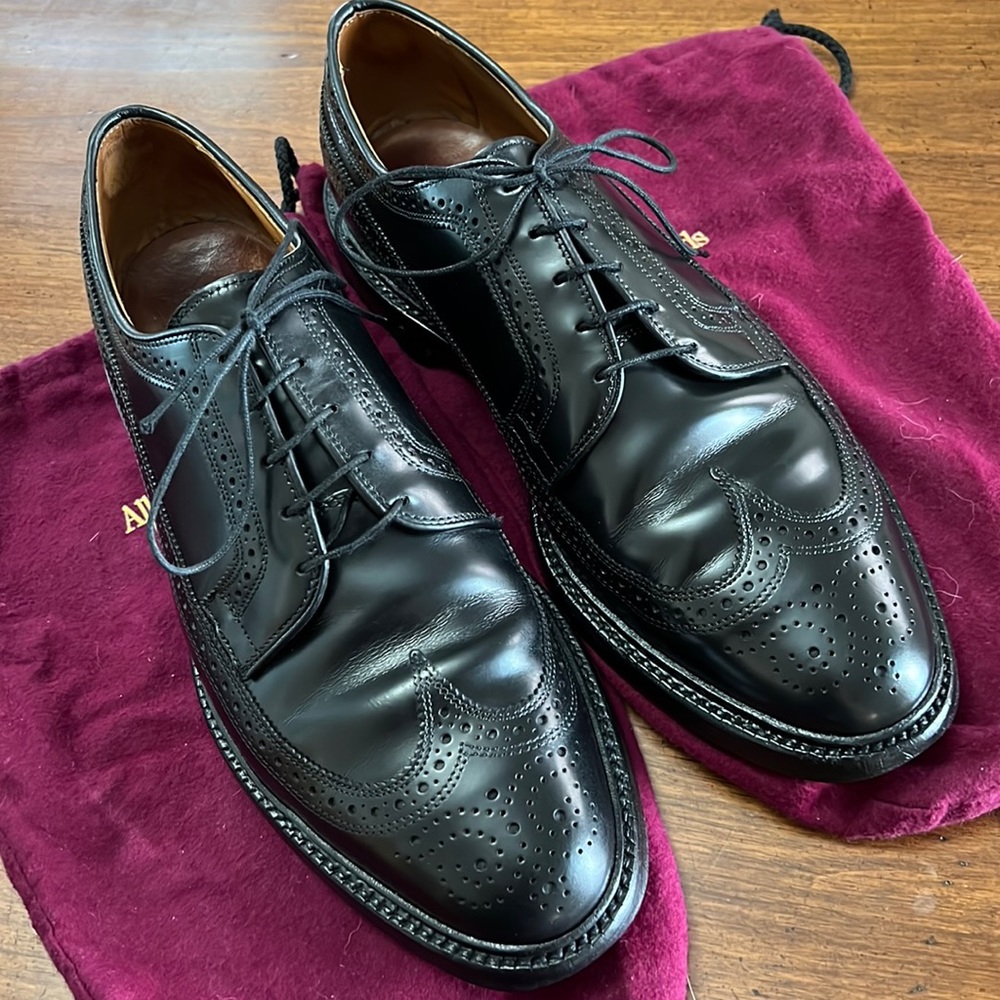 Allen Edmonds MacNeil Wingtip - size 11 D black
